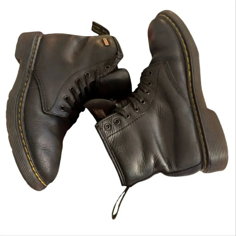 Dr. Martens black leather boots youth‎ size 2